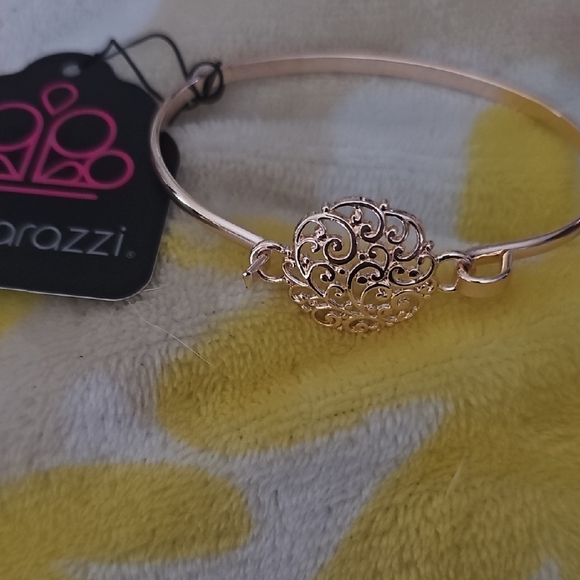 Paparazzi Gold Swirl Bracelet - Picture 3 of 3